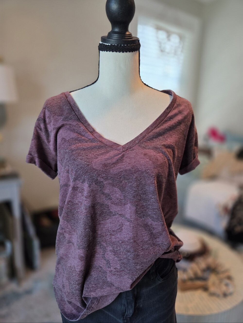 American Eagle Soft & Sexy Purple/Maroon Camo V-Neck Tee | Size Small